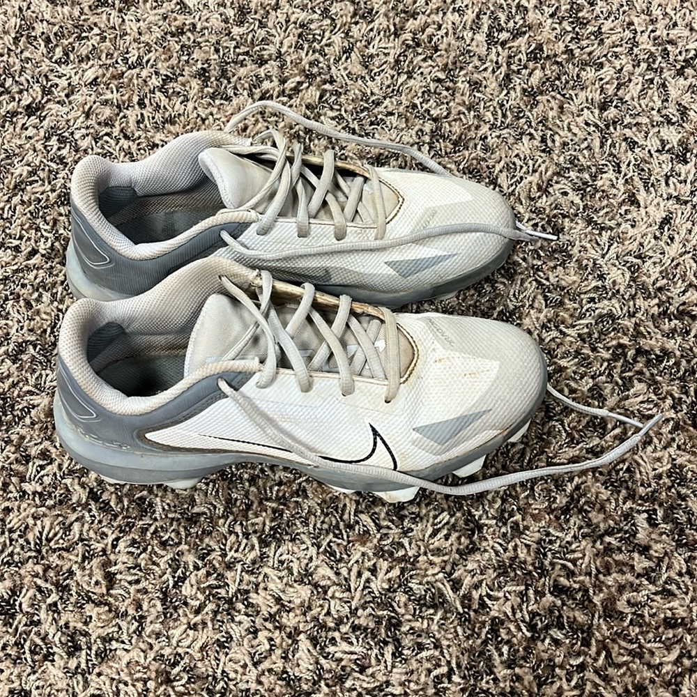 Nike Baseball Cleats - Size 7